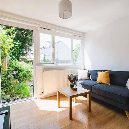 Апартаменты Stylish & Tranquil Flat With Excellent Connections Лондон Экстерьер фото